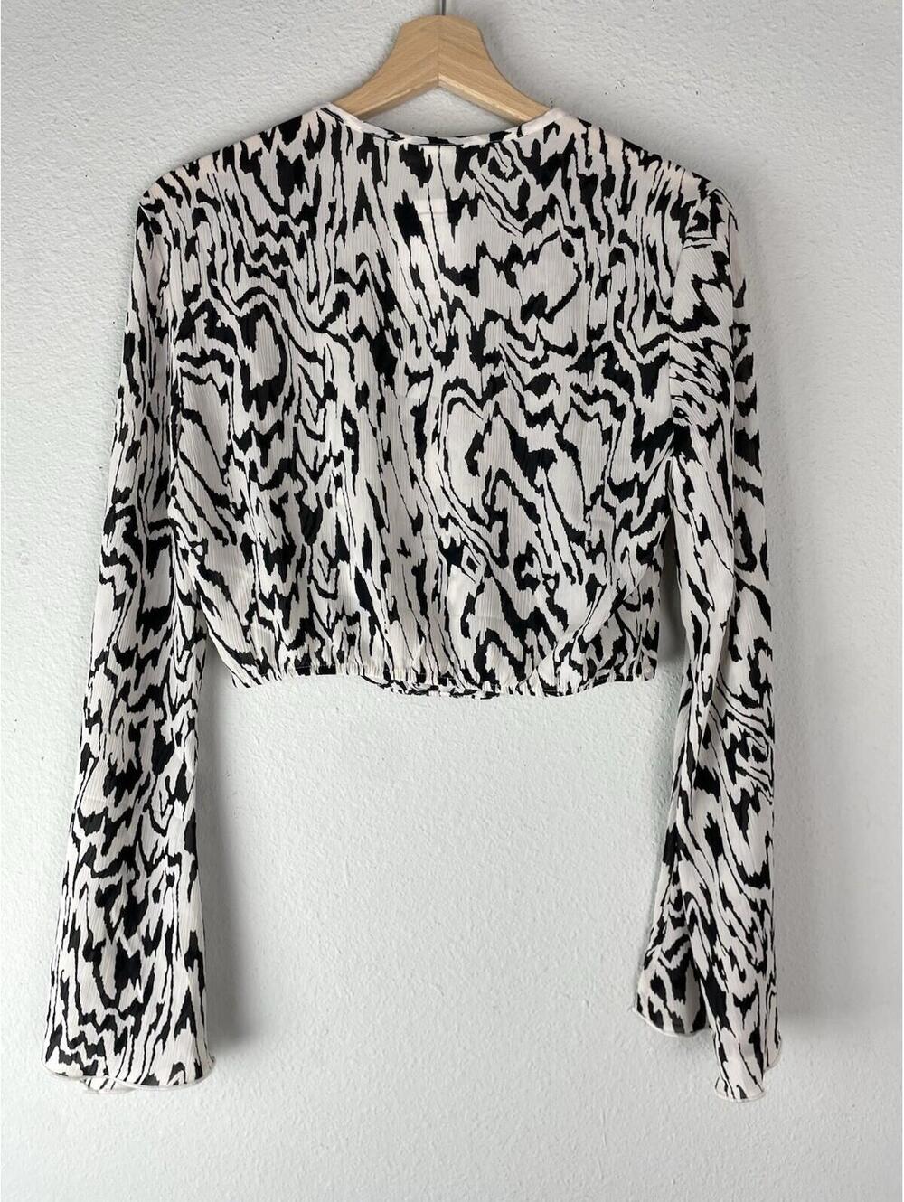 H&M Zebra Print Cropped Wrap Blouse S NWT Bell Sleeve Abstract Animal Top - Picture 3 of 8
